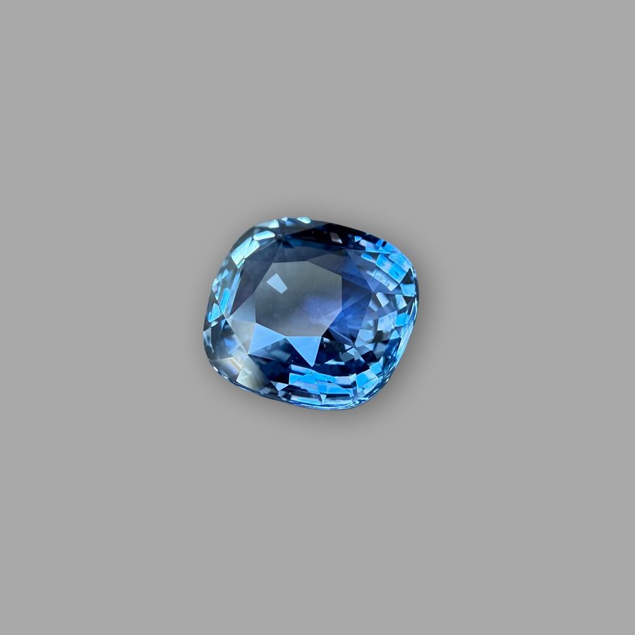 Saphir 4,02 ct, blau