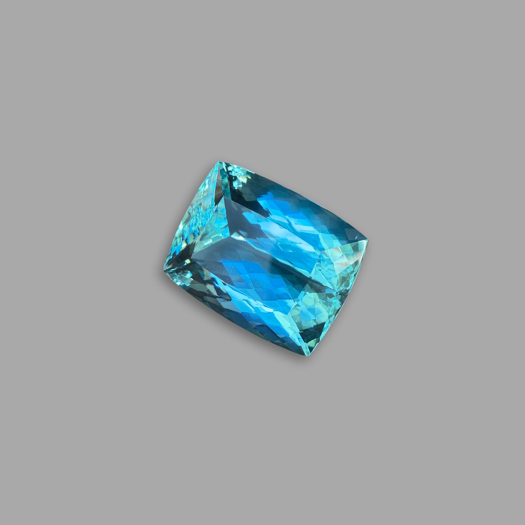 Aquamarin 90,13 ct, grünblau