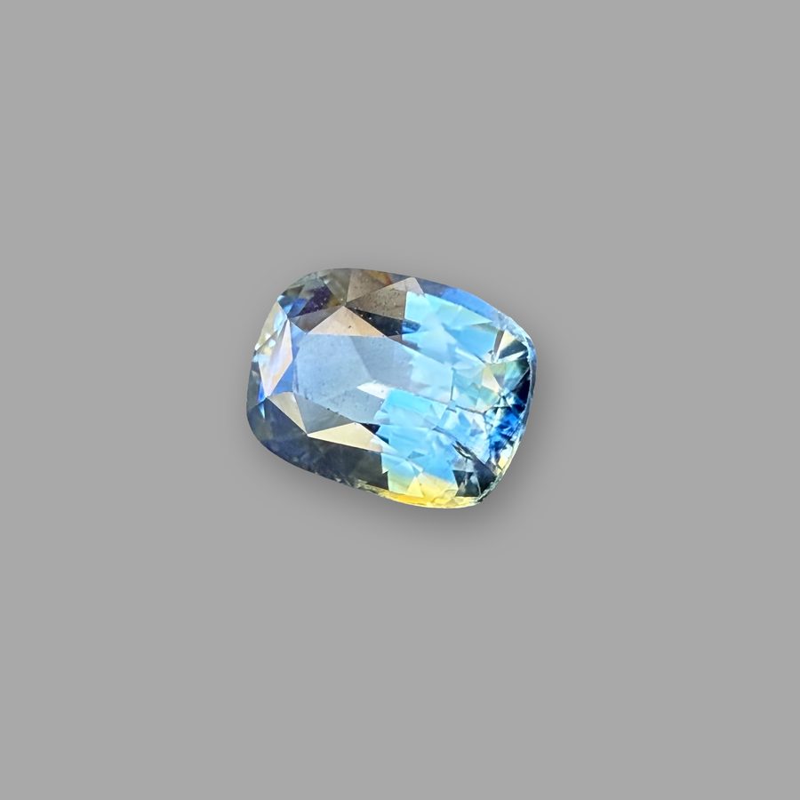 Saphir 1,48 ct, mehrfarbig