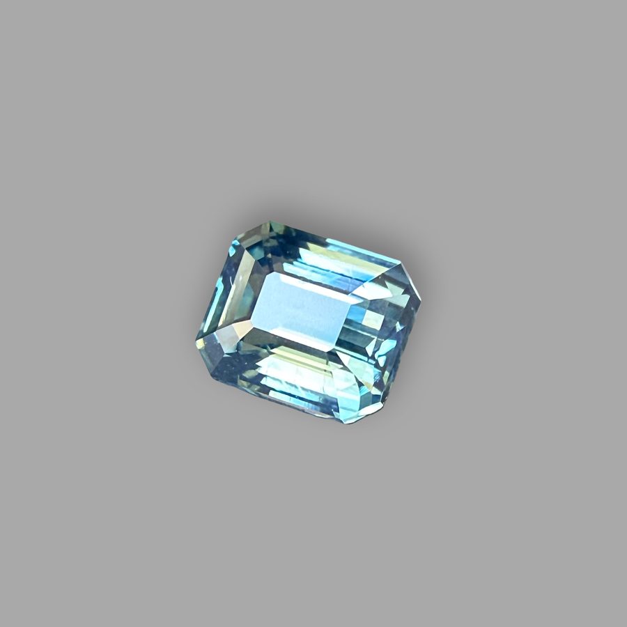 Saphir 1,53 ct, mehrfarbig
